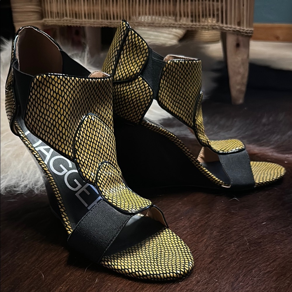 Kelsi Dagger Yellow and Black wedge